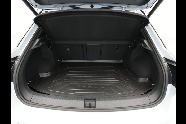 Volkswagen T-Roc 1.5 TSI 150pk DSG R-Line Business Navigatie Carplay Camera 19" velgen Trekhaak Keyless 173