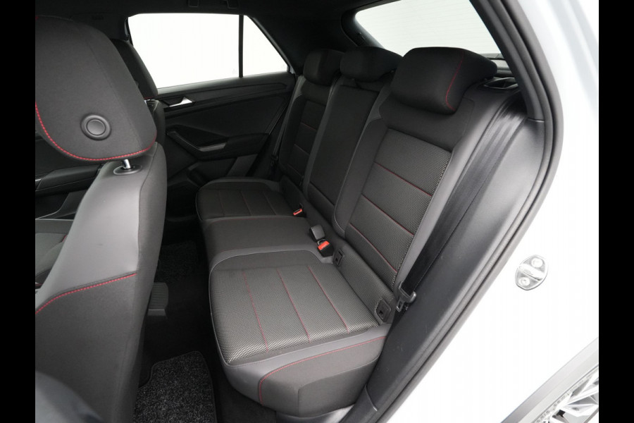 Volkswagen T-Roc 1.5 TSI 150pk DSG R-Line Business Navigatie Carplay Camera 19" velgen Trekhaak Keyless 173