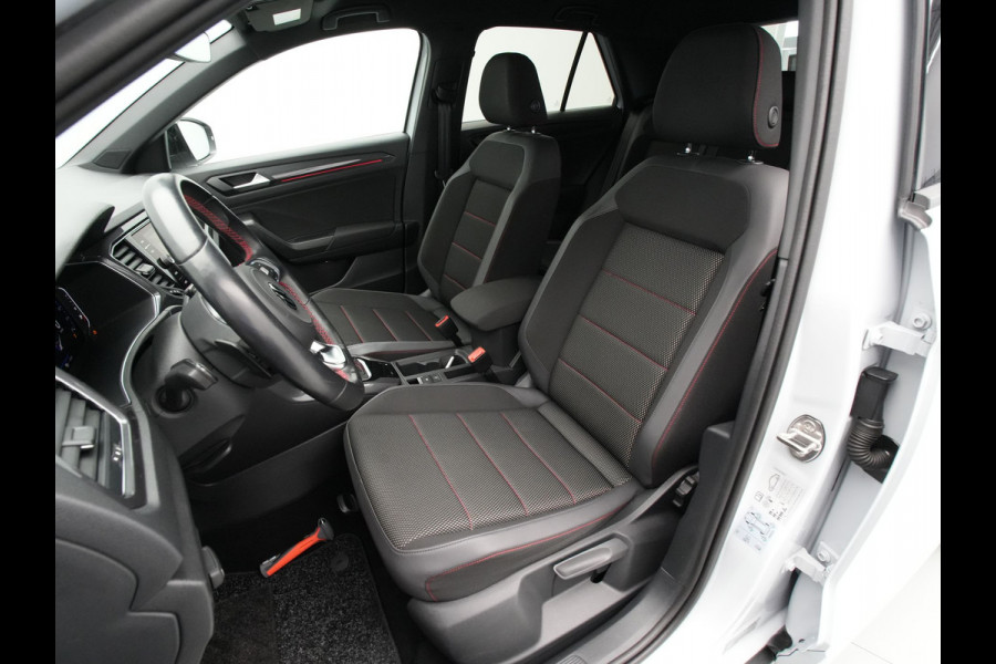 Volkswagen T-Roc 1.5 TSI 150pk DSG R-Line Business Navigatie Carplay Camera 19" velgen Trekhaak Keyless 173