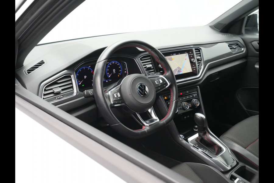 Volkswagen T-Roc 1.5 TSI 150pk DSG R-Line Business Navigatie Carplay Camera 19" velgen Trekhaak Keyless 173