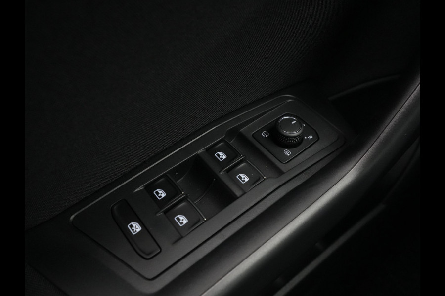 Volkswagen T-Roc 1.5 TSI 150pk DSG R-Line Business Navigatie Carplay Camera 19" velgen Trekhaak Keyless 173