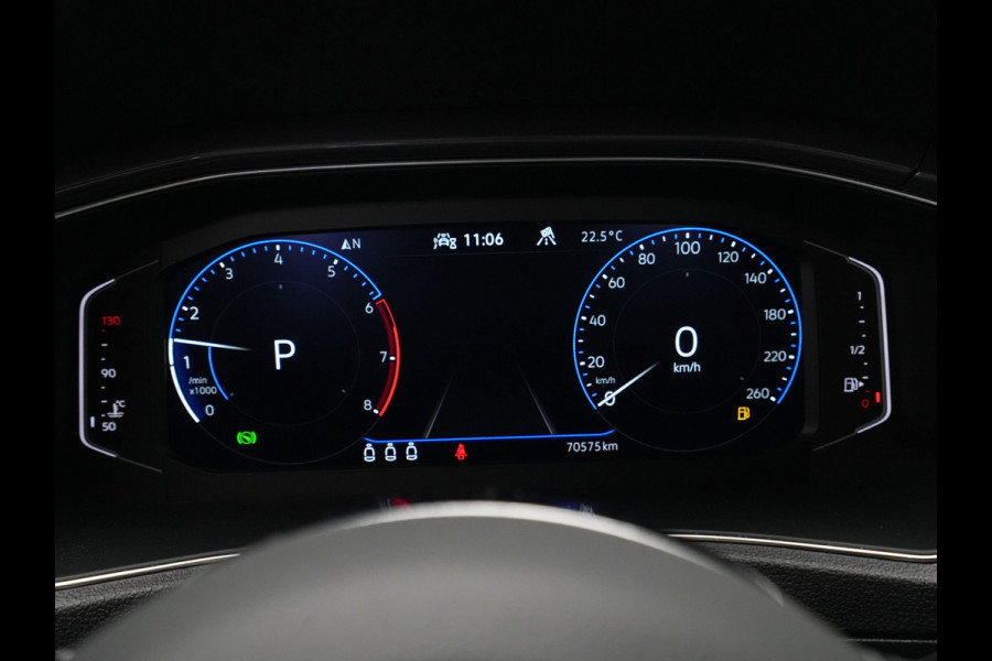 Volkswagen T-Roc 1.5 TSI 150pk DSG R-Line Business Navigatie Carplay Camera 19" velgen Trekhaak Keyless 173