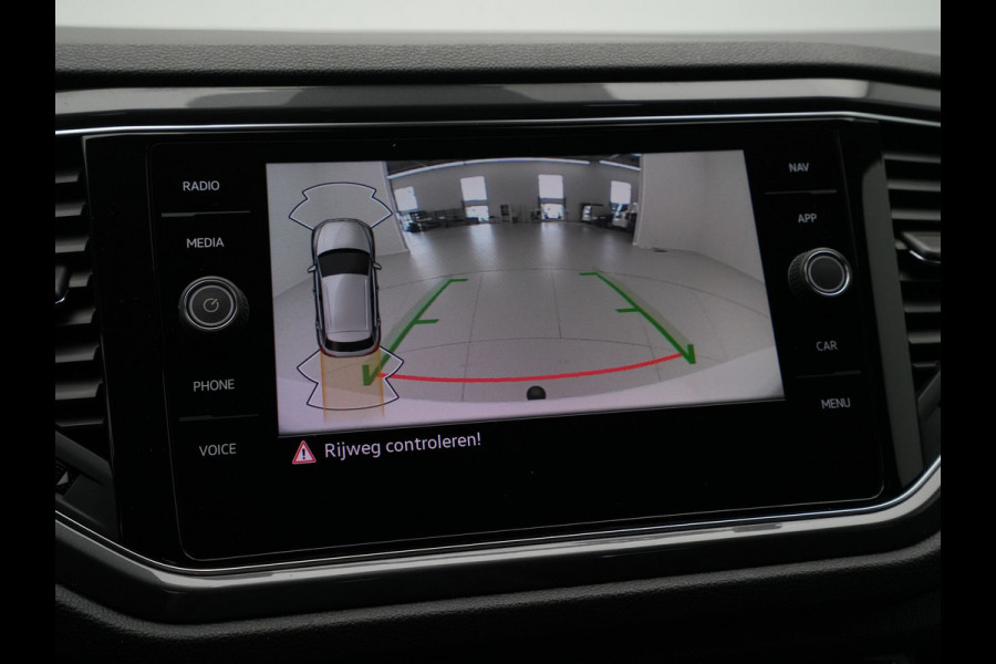 Volkswagen T-Roc 1.5 TSI 150pk DSG R-Line Business Navigatie Carplay Camera 19" velgen Trekhaak Keyless 173