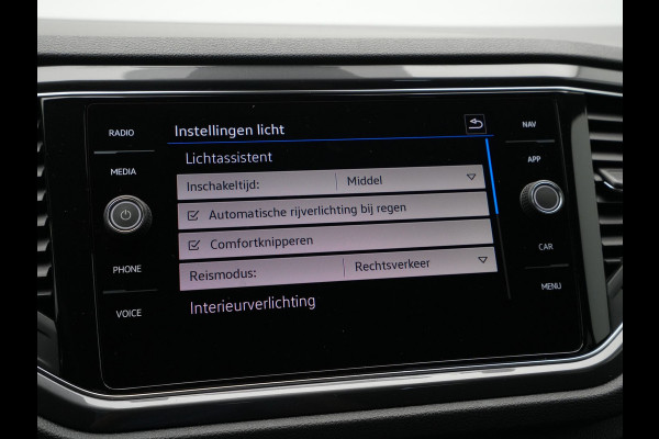 Volkswagen T-Roc 1.5 TSI 150pk DSG R-Line Business Navigatie Carplay Camera 19" velgen Trekhaak Keyless 173