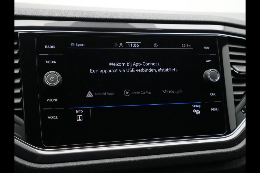 Volkswagen T-Roc 1.5 TSI 150pk DSG R-Line Business Navigatie Carplay Camera 19" velgen Trekhaak Keyless 173