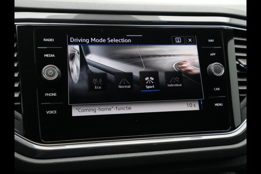 Volkswagen T-Roc 1.5 TSI 150pk DSG R-Line Business Navigatie Carplay Camera 19" velgen Trekhaak Keyless 173