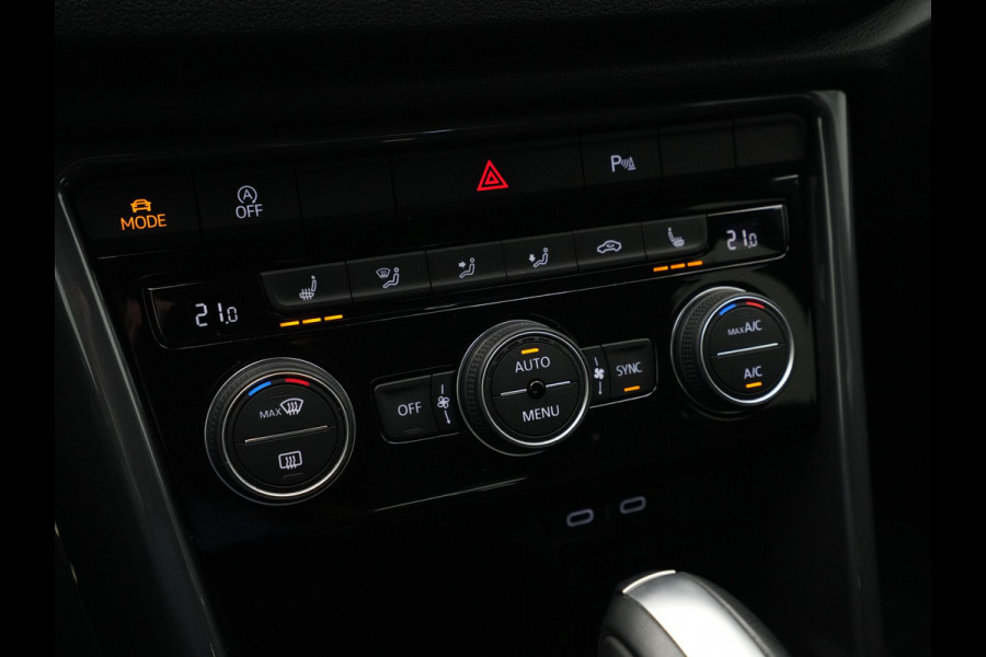 Volkswagen T-Roc 1.5 TSI 150pk DSG R-Line Business Navigatie Carplay Camera 19" velgen Trekhaak Keyless 173