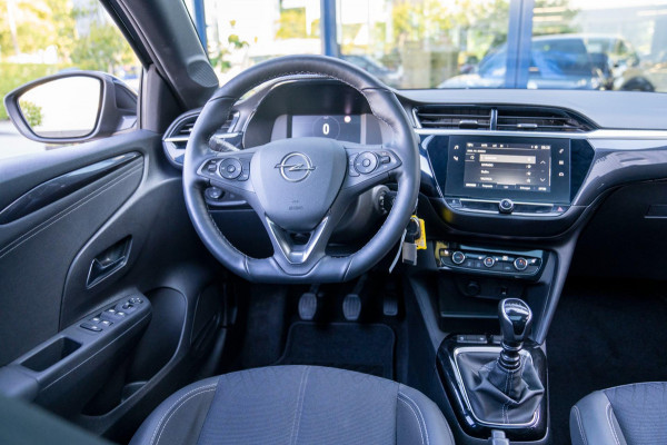 Opel Corsa 1.2 Level 4 | Prijs rijklaar incl. 12 mnd garantie | Glazen dak Stoel/stuurverwarming Carplay Lmv 17"