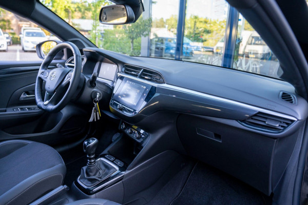Opel Corsa 1.2 Level 4 | Prijs rijklaar incl. 12 mnd garantie | Glazen dak Stoel/stuurverwarming Carplay Lmv 17"