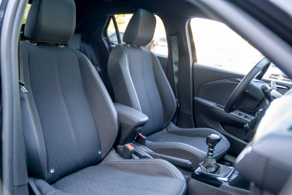 Opel Corsa 1.2 Level 4 | Prijs rijklaar incl. 12 mnd garantie | Glazen dak Stoel/stuurverwarming Carplay Lmv 17"