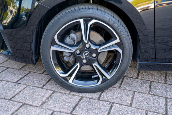 Opel Corsa 1.2 Level 4 | Prijs rijklaar incl. 12 mnd garantie | Glazen dak Stoel/stuurverwarming Carplay Lmv 17"