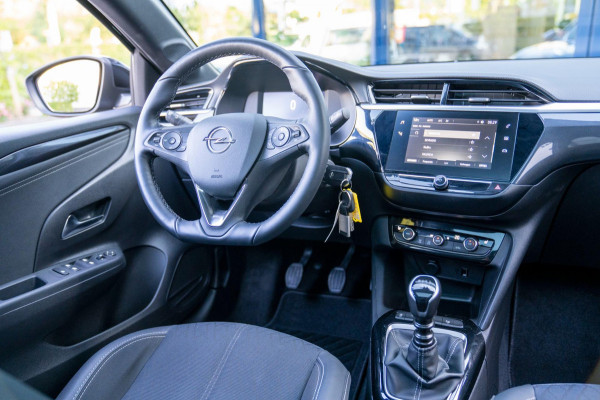 Opel Corsa 1.2 Level 4 | Prijs rijklaar incl. 12 mnd garantie | Glazen dak Stoel/stuurverwarming Carplay Lmv 17"