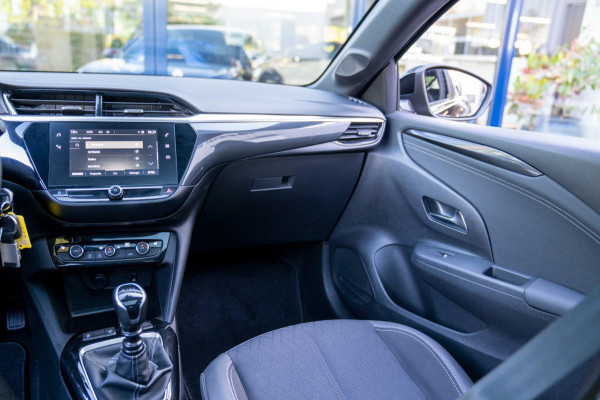 Opel Corsa 1.2 Level 4 | Prijs rijklaar incl. 12 mnd garantie | Glazen dak Stoel/stuurverwarming Carplay Lmv 17"
