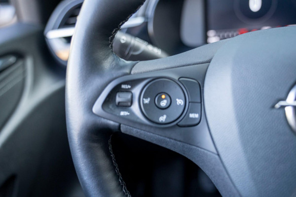 Opel Corsa 1.2 Level 4 | Prijs rijklaar incl. 12 mnd garantie | Glazen dak Stoel/stuurverwarming Carplay Lmv 17"