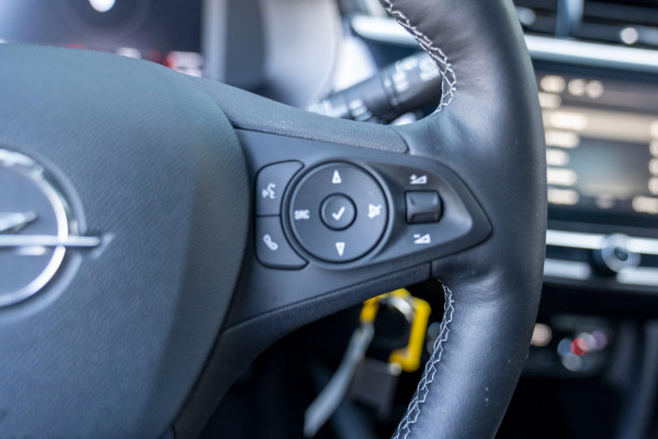 Opel Corsa 1.2 Level 4 | Prijs rijklaar incl. 12 mnd garantie | Glazen dak Stoel/stuurverwarming Carplay Lmv 17"