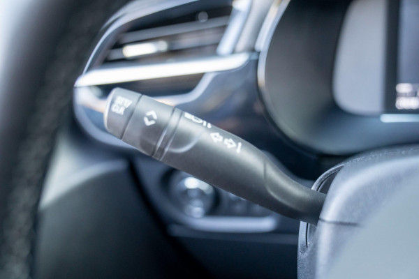 Opel Corsa 1.2 Level 4 | Prijs rijklaar incl. 12 mnd garantie | Glazen dak Stoel/stuurverwarming Carplay Lmv 17"