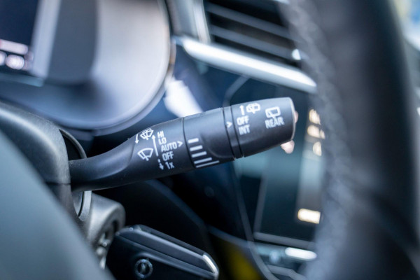 Opel Corsa 1.2 Level 4 | Prijs rijklaar incl. 12 mnd garantie | Glazen dak Stoel/stuurverwarming Carplay Lmv 17"
