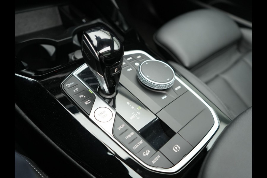 BMW X3 xDrive30e LCI FACELIFT MODEL Plug In Hybrid 293pk Dealer O.H PHEV | Trekhaak af Fabriek | Panodak | Laser LED | 360 Camera | Head Up | Lederen Sportstoelen Memory | Keyless | Apple Carplay |