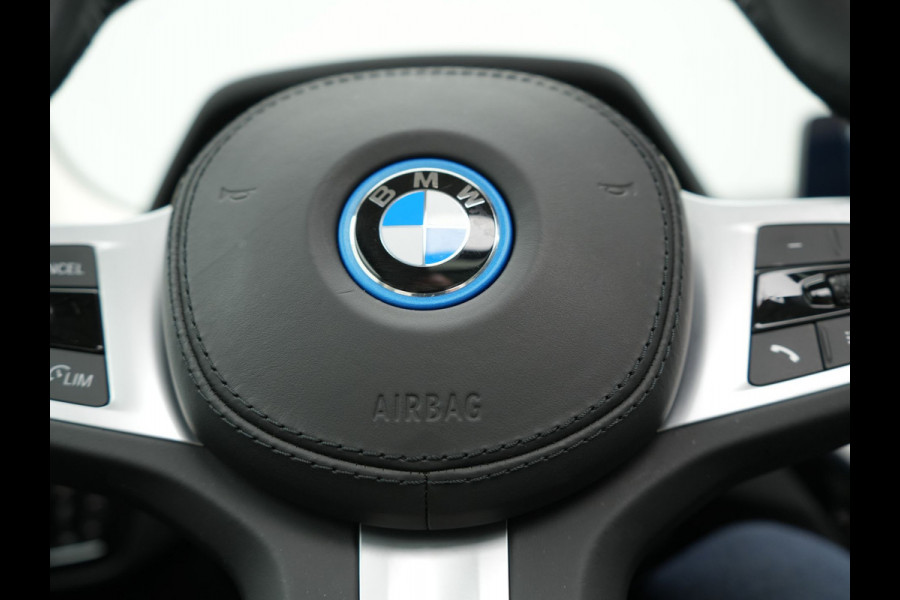 BMW X3 xDrive30e LCI FACELIFT MODEL Plug In Hybrid 293pk Dealer O.H PHEV | Trekhaak af Fabriek | Panodak | Laser LED | 360 Camera | Head Up | Lederen Sportstoelen Memory | Keyless | Apple Carplay |