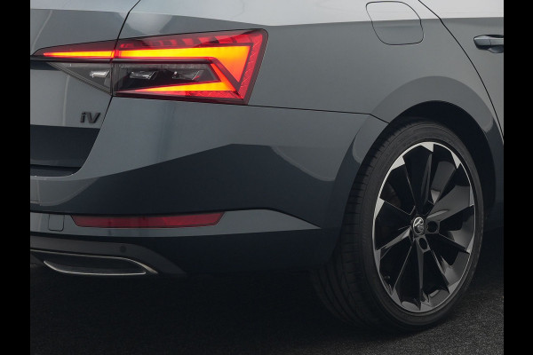 Škoda Superb Combi 1.4 TSI iV Sportline Plug In Hybrid 218pk Dealer O.H PHEV | Adaptive Cruise | 360 Camera | Alcantara Sportstoelen Memory | Canton Audio | 19"L.M | Virtual | Keyless |