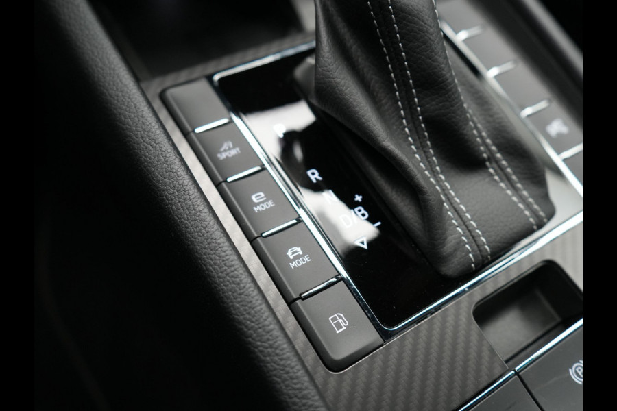 Škoda Superb Combi 1.4 TSI iV Sportline Plug In Hybrid 218pk Dealer O.H PHEV | Adaptive Cruise | 360 Camera | Alcantara Sportstoelen Memory | Canton Audio | 19"L.M | Virtual | Keyless |
