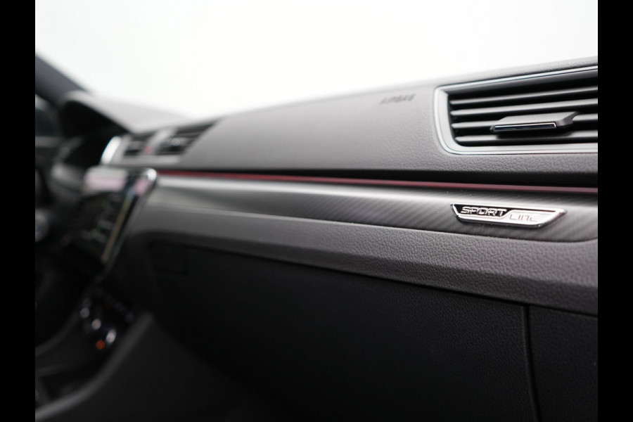 Škoda Superb Combi 1.4 TSI iV Sportline Plug In Hybrid 218pk Dealer O.H PHEV | Adaptive Cruise | 360 Camera | Alcantara Sportstoelen Memory | Canton Audio | 19"L.M | Virtual | Keyless |