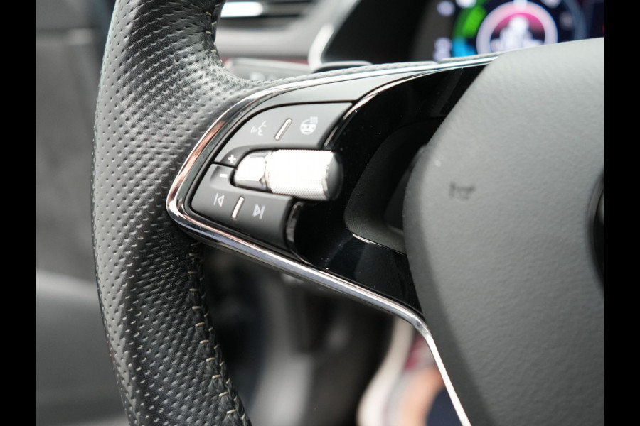 Škoda Superb Combi 1.4 TSI iV Sportline Plug In Hybrid 218pk Dealer O.H PHEV | Adaptive Cruise | 360 Camera | Alcantara Sportstoelen Memory | Canton Audio | 19"L.M | Virtual | Keyless |