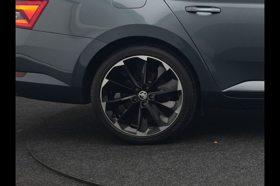 Škoda Superb Combi 1.4 TSI iV Sportline Plug In Hybrid 218pk Dealer O.H PHEV | Adaptive Cruise | 360 Camera | Alcantara Sportstoelen Memory | Canton Audio | 19"L.M | Virtual | Keyless |