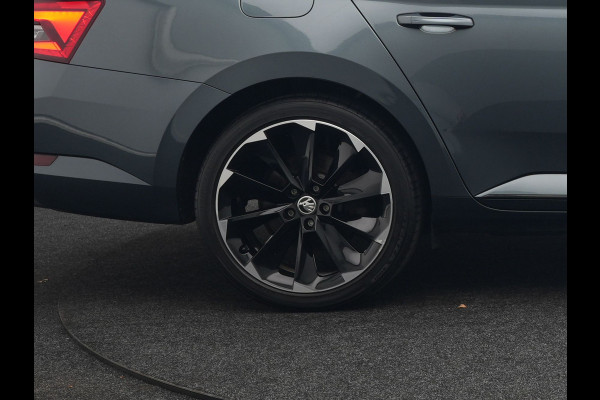 Škoda Superb Combi 1.4 TSI iV Sportline Plug In Hybrid 218pk Dealer O.H PHEV | Adaptive Cruise | 360 Camera | Alcantara Sportstoelen Memory | Canton Audio | 19"L.M | Virtual | Keyless |