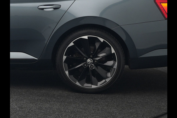 Škoda Superb Combi 1.4 TSI iV Sportline Plug In Hybrid 218pk Dealer O.H PHEV | Adaptive Cruise | 360 Camera | Alcantara Sportstoelen Memory | Canton Audio | 19"L.M | Virtual | Keyless |