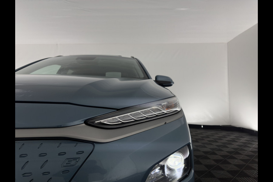 Hyundai Kona EV Premium 64 kWh [ 3-Fase ] {SOH-100%} *PANO | LEATHER | KRELL-AUDIO | HEAD-UP | FULL-LED | NAVI-FULLMAP | DAB | ADAPT.CRUISE | KEYLESS | CAMERA | BLIND-SPOT | LANE-ASSIST | DIGI-COCKPIT | COMFORT-SEATS | TOWBAR | 17''ALU*