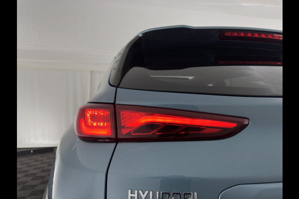 Hyundai Kona EV Premium 64 kWh [ 3-Fase ] {SOH-100%} *PANO | LEATHER | KRELL-AUDIO | HEAD-UP | FULL-LED | NAVI-FULLMAP | DAB | ADAPT.CRUISE | KEYLESS | CAMERA | BLIND-SPOT | LANE-ASSIST | DIGI-COCKPIT | COMFORT-SEATS | TOWBAR | 17''ALU*