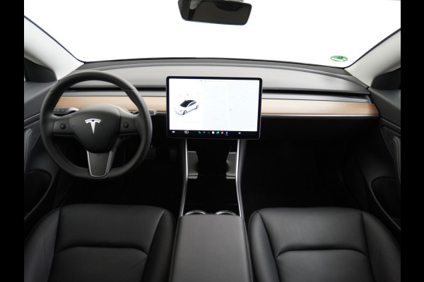 Tesla Model 3 Long Range AWD 75kWh Soh 89% Lmv 19" Navi Ecc Leder Panoramadak Adaptive Cruise Control Autopilot Elek.Stoelen+Verwarmd+Memory Premium Audio 4WD Privacy Glas Fabrieksgarantie op Accu en motor tot 24-08-2028 1e Eigenaar Origineel Nederlandse Auto