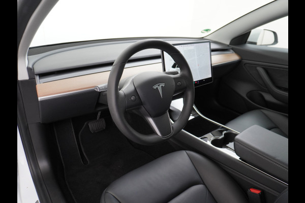 Tesla Model 3 Long Range AWD 75kWh Soh 89% Lmv 19" Navi Ecc Leder Panoramadak Adaptive Cruise Control Autopilot Elek.Stoelen+Verwarmd+Memory Premium Audio 4WD Privacy Glas Fabrieksgarantie op Accu en motor tot 24-08-2028 1e Eigenaar Origineel Nederlandse Auto