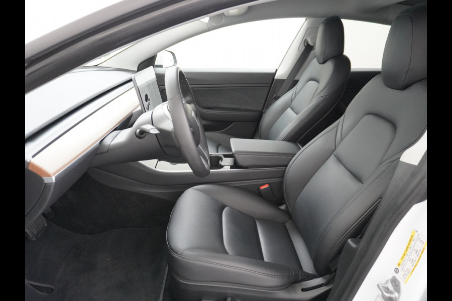 Tesla Model 3 Long Range AWD 75kWh Soh 89% Lmv 19" Navi Ecc Leder Panoramadak Adaptive Cruise Control Autopilot Elek.Stoelen+Verwarmd+Memory Premium Audio 4WD Privacy Glas Fabrieksgarantie op Accu en motor tot 24-08-2028 1e Eigenaar Origineel Nederlandse Auto