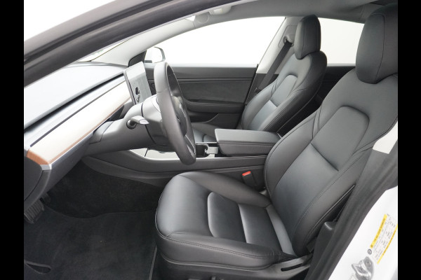 Tesla Model 3 Long Range AWD 75kWh Soh 89% Lmv 19" Navi Ecc Leder Panoramadak Adaptive Cruise Control Autopilot Elek.Stoelen+Verwarmd+Memory Premium Audio 4WD Privacy Glas Fabrieksgarantie op Accu en motor tot 24-08-2028 1e Eigenaar Origineel Nederlandse Auto