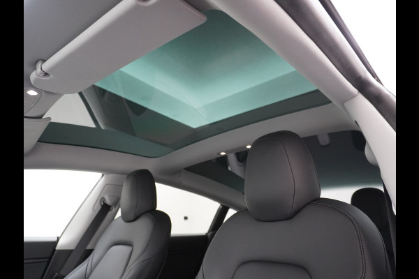 Tesla Model 3 Long Range AWD 75kWh Soh 89% Lmv 19" Navi Ecc Leder Panoramadak Adaptive Cruise Control Autopilot Elek.Stoelen+Verwarmd+Memory Premium Audio 4WD Privacy Glas Fabrieksgarantie op Accu en motor tot 24-08-2028 1e Eigenaar Origineel Nederlandse Auto