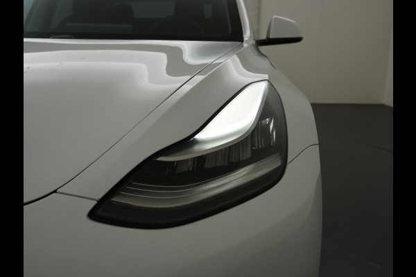 Tesla Model 3 Long Range AWD 75kWh Soh 89% Lmv 19" Navi Ecc Leder Panoramadak Adaptive Cruise Control Autopilot Elek.Stoelen+Verwarmd+Memory Premium Audio 4WD Privacy Glas Fabrieksgarantie op Accu en motor tot 24-08-2028 1e Eigenaar Origineel Nederlandse Auto