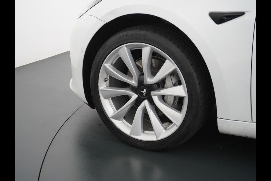 Tesla Model 3 Long Range AWD 75kWh Soh 89% Lmv 19" Navi Ecc Leder Panoramadak Adaptive Cruise Control Autopilot Elek.Stoelen+Verwarmd+Memory Premium Audio 4WD Privacy Glas Fabrieksgarantie op Accu en motor tot 24-08-2028 1e Eigenaar Origineel Nederlandse Auto