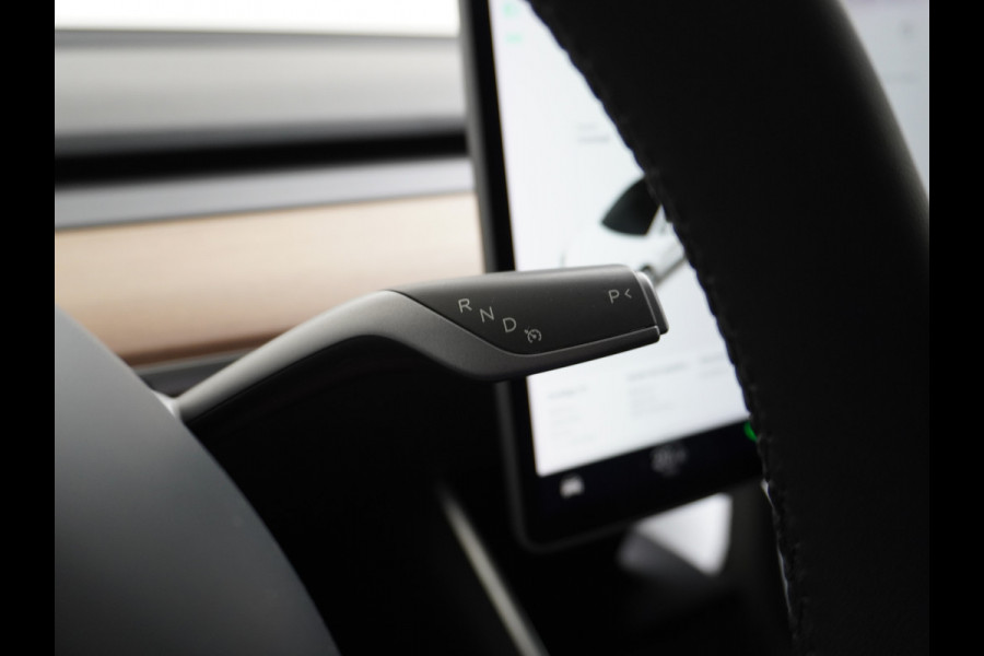 Tesla Model 3 Long Range AWD 75kWh Soh 89% Lmv 19" Navi Ecc Leder Panoramadak Adaptive Cruise Control Autopilot Elek.Stoelen+Verwarmd+Memory Premium Audio 4WD Privacy Glas Fabrieksgarantie op Accu en motor tot 24-08-2028 1e Eigenaar Origineel Nederlandse Auto