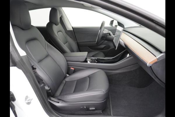 Tesla Model 3 Long Range AWD 75kWh Soh 89% Lmv 19" Navi Ecc Leder Panoramadak Adaptive Cruise Control Autopilot Elek.Stoelen+Verwarmd+Memory Premium Audio 4WD Privacy Glas Fabrieksgarantie op Accu en motor tot 24-08-2028 1e Eigenaar Origineel Nederlandse Auto