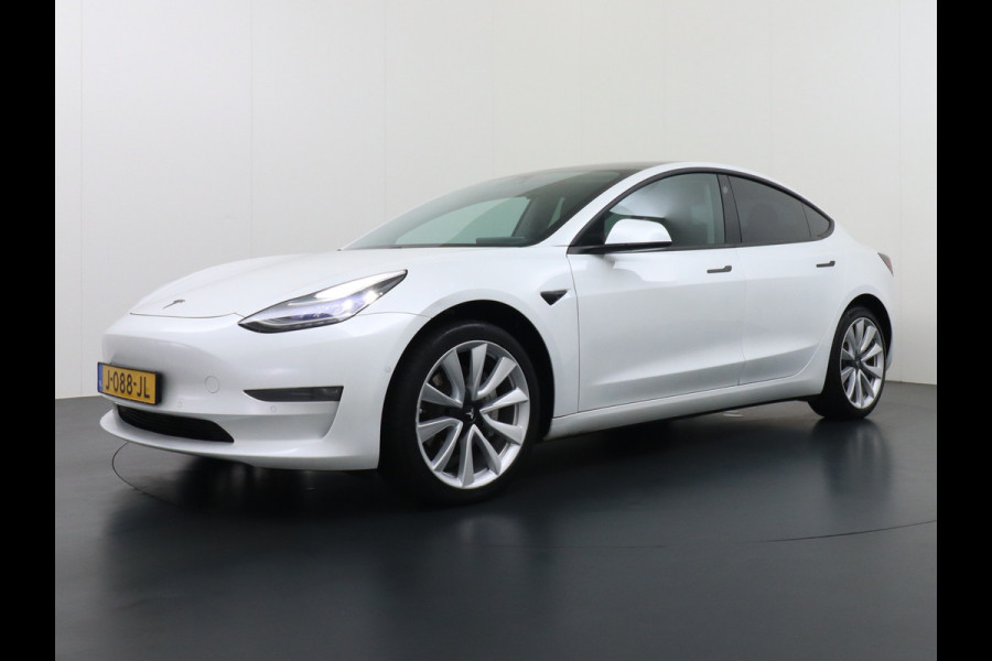 Tesla Model 3 Long Range AWD 75kWh Soh 89% Lmv 19" Navi Ecc Leder Panoramadak Adaptive Cruise Control Autopilot Elek.Stoelen+Verwarmd+Memory Premium Audio 4WD Privacy Glas Fabrieksgarantie op Accu en motor tot 24-08-2028 1e Eigenaar Origineel Nederlandse Auto