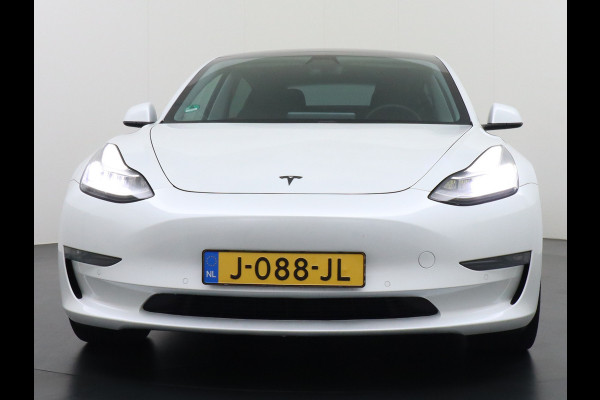 Tesla Model 3 Long Range AWD 75kWh Soh 89% Lmv 19" Navi Ecc Leder Panoramadak Adaptive Cruise Control Autopilot Elek.Stoelen+Verwarmd+Memory Premium Audio 4WD Privacy Glas Fabrieksgarantie op Accu en motor tot 24-08-2028 1e Eigenaar Origineel Nederlandse Auto