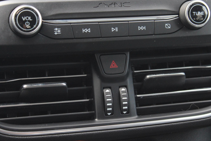 Ford FOCUS Wagon 1.0 EcoBoost Titanium Business 125pk | Winterpack | Full LED | Adaptieve Cruise | B&O Play | Achteruitrijcamera | Design Pack