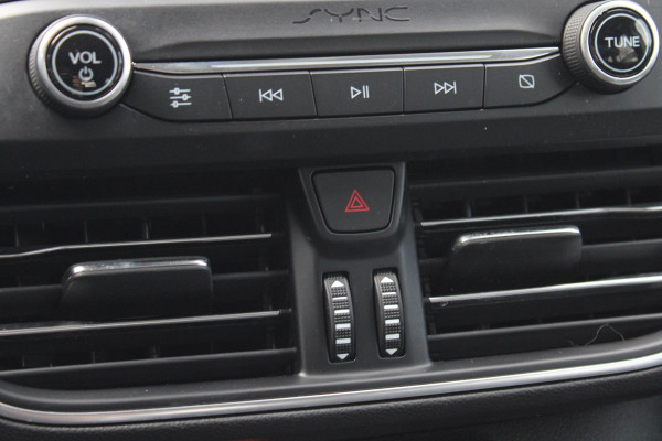 Ford FOCUS Wagon 1.0 EcoBoost Titanium Business 125pk | Winterpack | Full LED | Adaptieve Cruise | B&O Play | Achteruitrijcamera | Design Pack