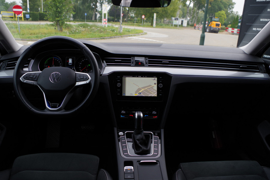 Volkswagen Passat Variant 1.4 TSI GTE Business 218 PK PHEV, Trekhaak, Carplay, LED verlichting