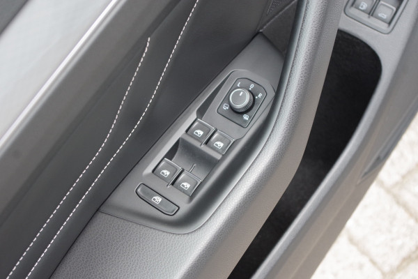 Volkswagen Passat Variant 1.4 TSI GTE Business 218 PK PHEV, Trekhaak, Carplay, LED verlichting