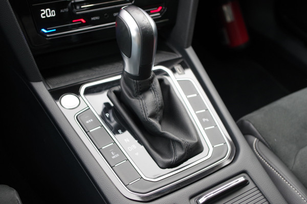 Volkswagen Passat Variant 1.4 TSI GTE Business 218 PK PHEV, Trekhaak, Carplay, LED verlichting