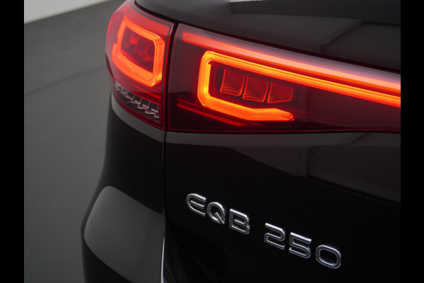 Mercedes-Benz EQB 250 AMG Line 7p. 67 kWh SOH 96% PANORAMADAK | ELECTR STOELEN+geheugen | AMBILIGHT | ADAPTIVE CRUISE | HEAD UP | MEGA COMPLEET! Mercedes-Benz EQB 250 AMG Line 7p. 67 kWh SOH 96% PANORAMADAK | ELECTR STOELEN+geheugen | AMBILIGHT | ADAPTIVE CRUISE | HEAD UP | MEGA COMPLEET!