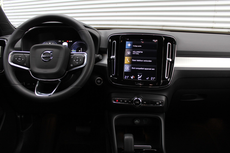 Volvo XC40 1.5 T4 Plug-in hybrid Plus Dark | Trekhaak | H/K | Pilot Assist | Memory | Navigatie | 360 Camera